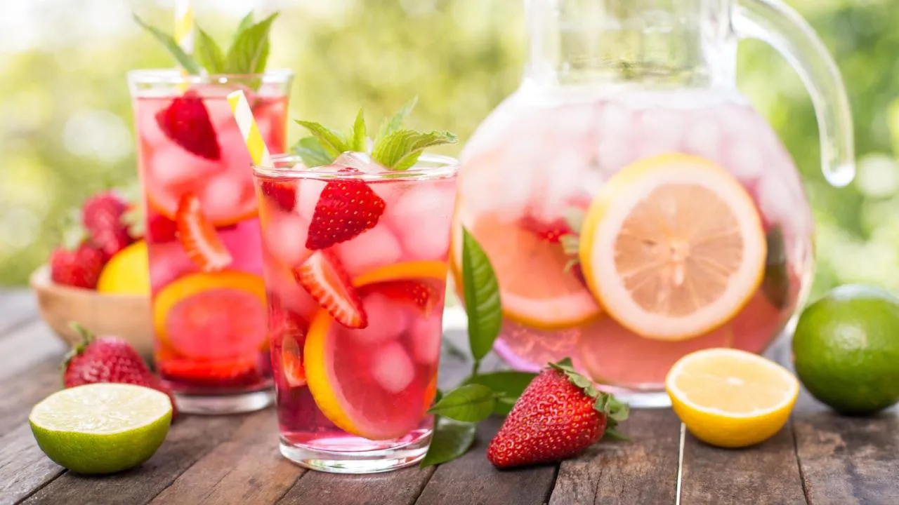 Bebidas de fresa con limón