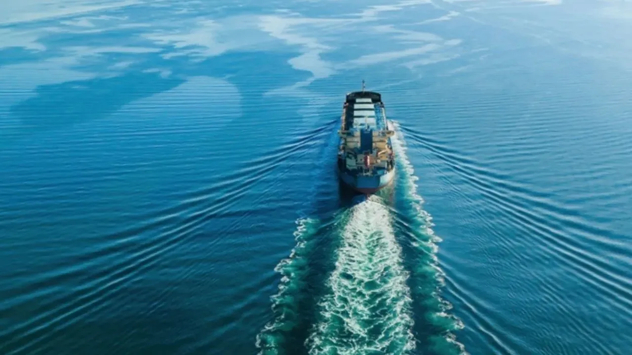 Irán actúa sobre tres barcos en Ormuz