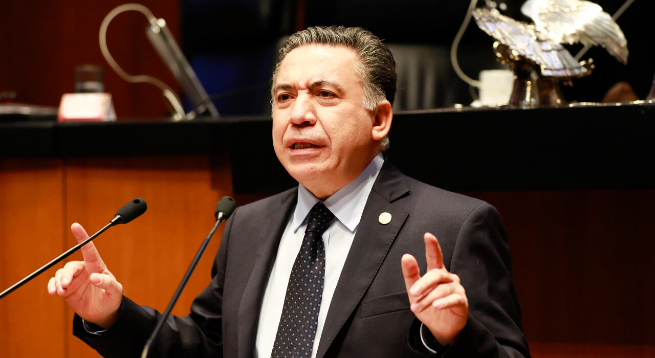 Inzunza solicita licencia del Senado