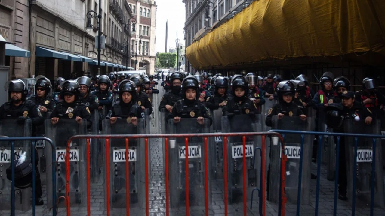 Policía frena intento de plantón de la CNTE