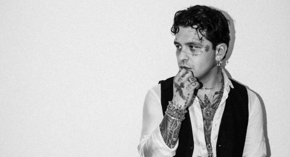 Christian Nodal sorprende a Ángela Aguilar