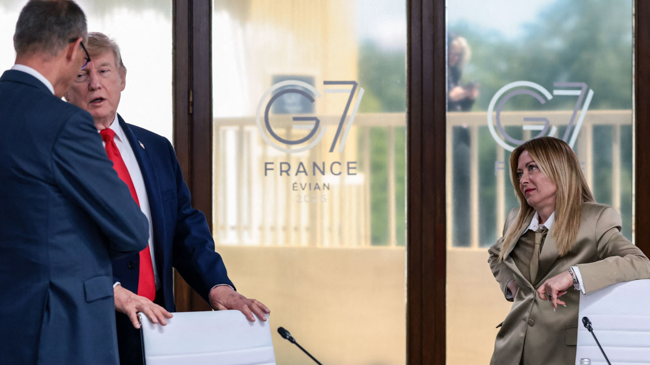 Crisis diplomática entre aliados: Meloni acusa a Trump de inventar historia sobre una foto en el G7