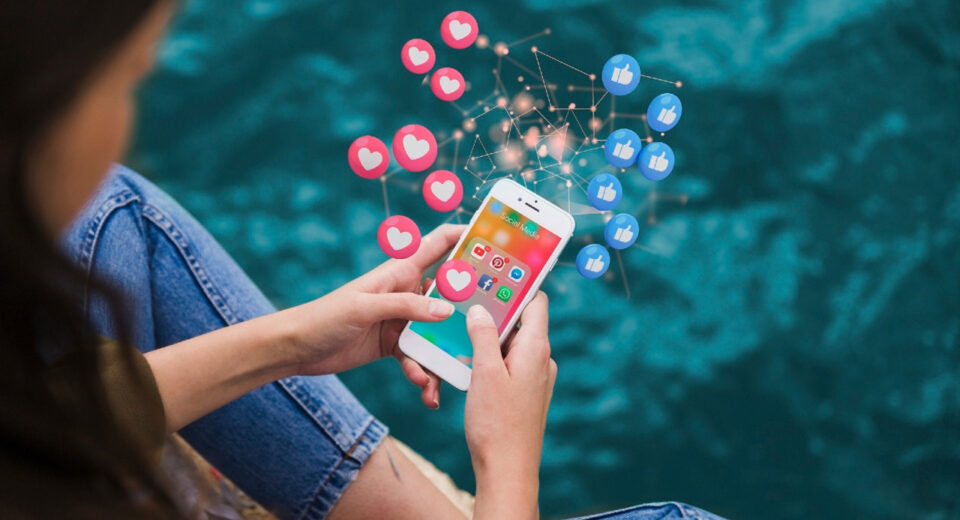 Francia hace historia: Aprueban ley que prohíbe redes sociales a menores de 15 años