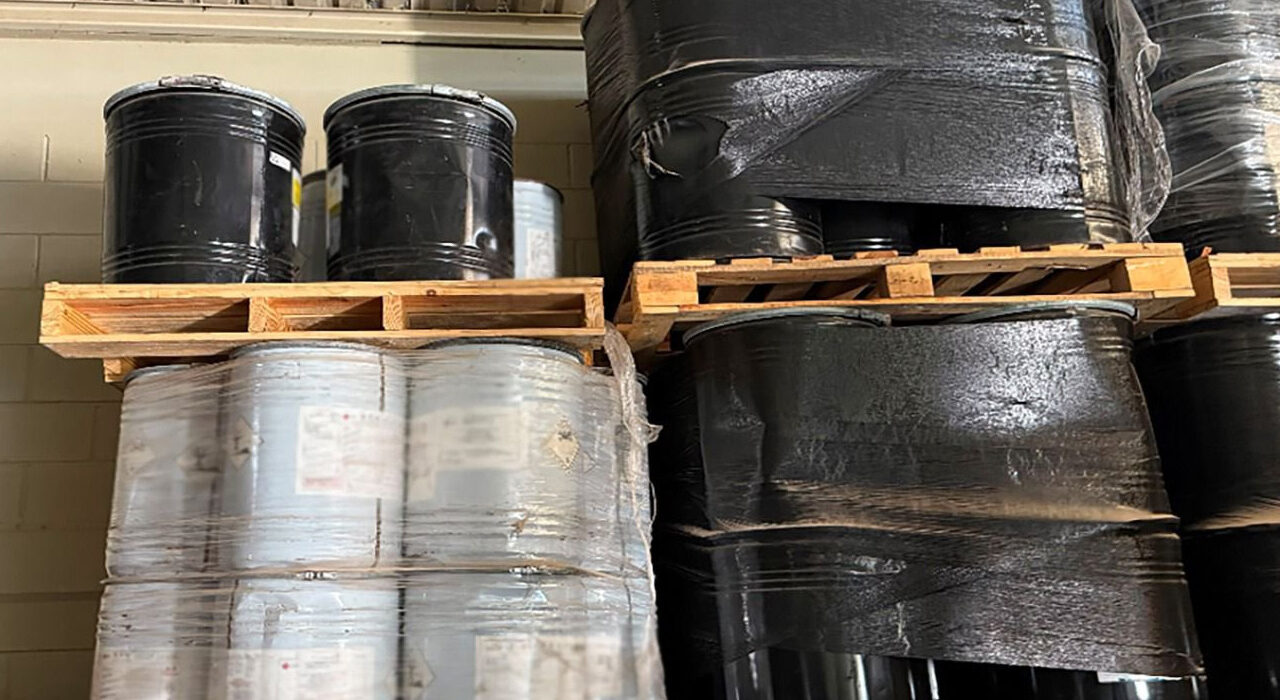 Histórico aseguramiento en Sinaloa: incautan 24 mil 400 litros de metanfetamina y detienen a presunto criminal