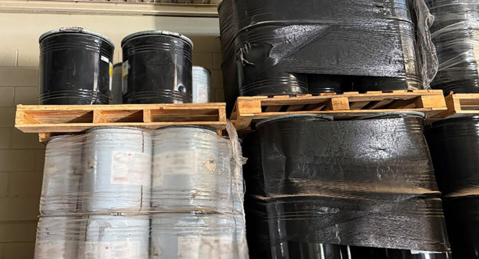 Histórico aseguramiento en Sinaloa: incautan 24 mil 400 litros de metanfetamina y detienen a presunto criminal