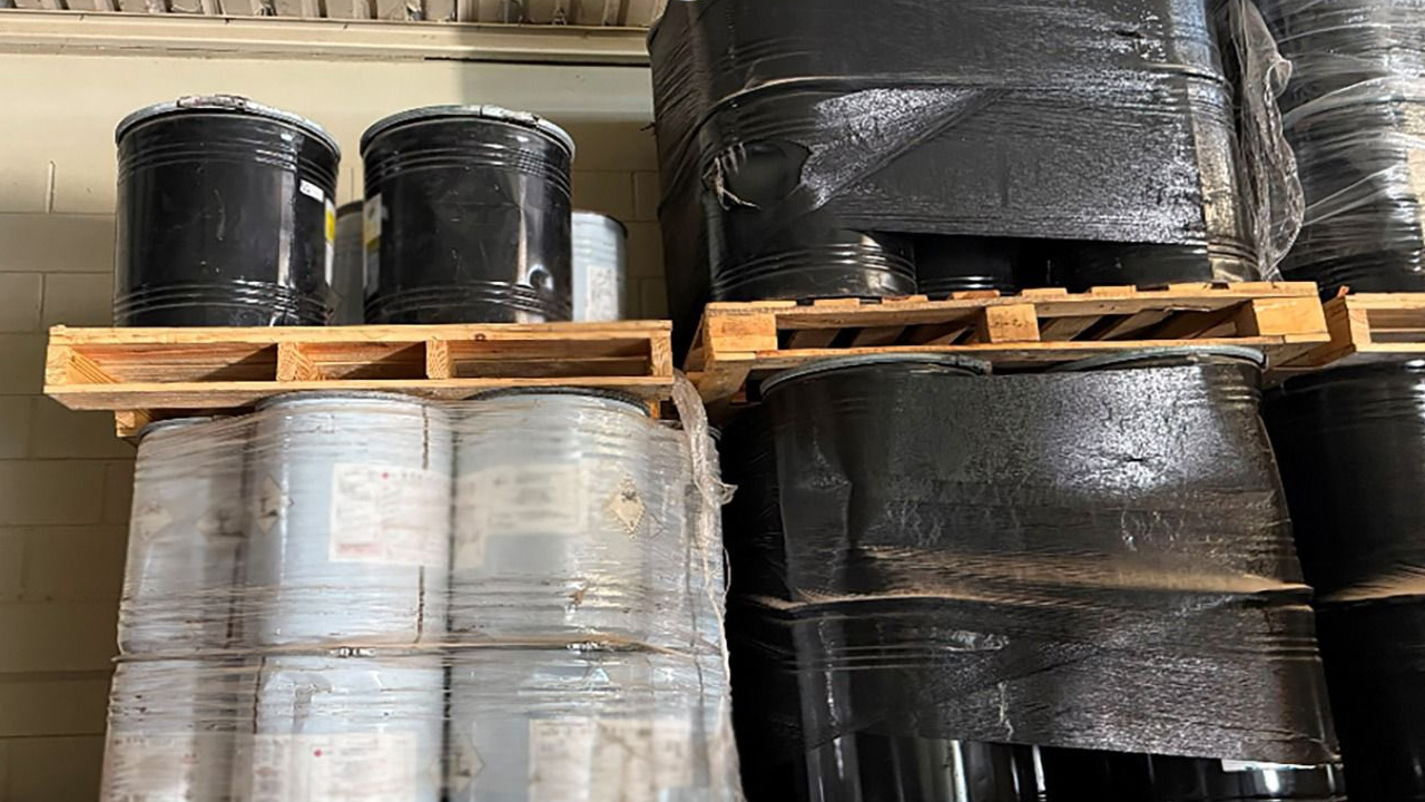 Histórico aseguramiento en Sinaloa: incautan 24 mil 400 litros de metanfetamina y detienen a presunto criminal