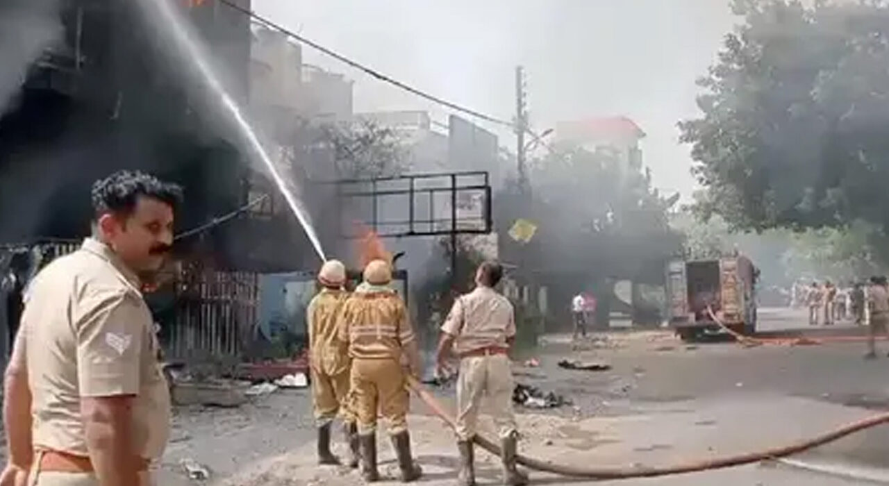 Incendio en instituto de Lucknow provoca 14 muertes; dramática huida de estudiantes queda grabada en video