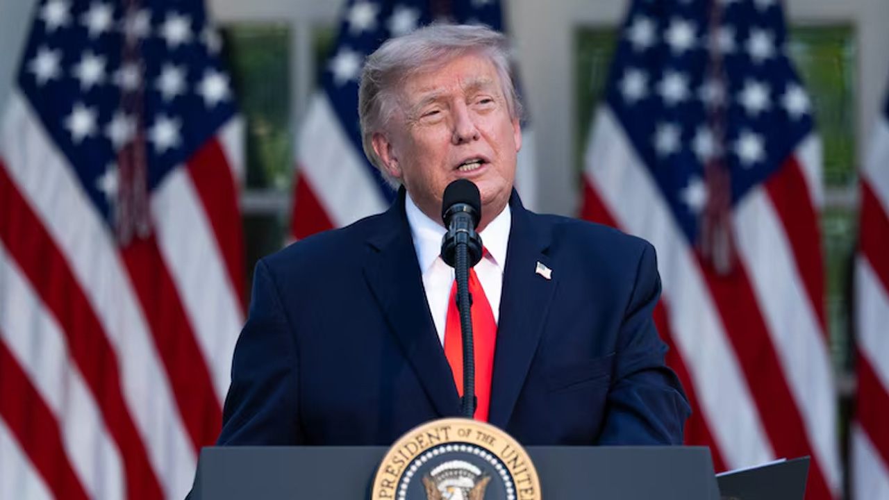 Trump amenaza con castigar a países que graven a Meta, Amazon y Alphabet con aranceles del 100%