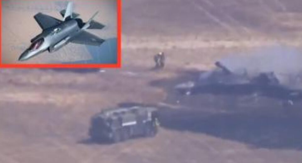 Avión militar F-35B se desploma en base de California; piloto logra eyectarse y sobrevive