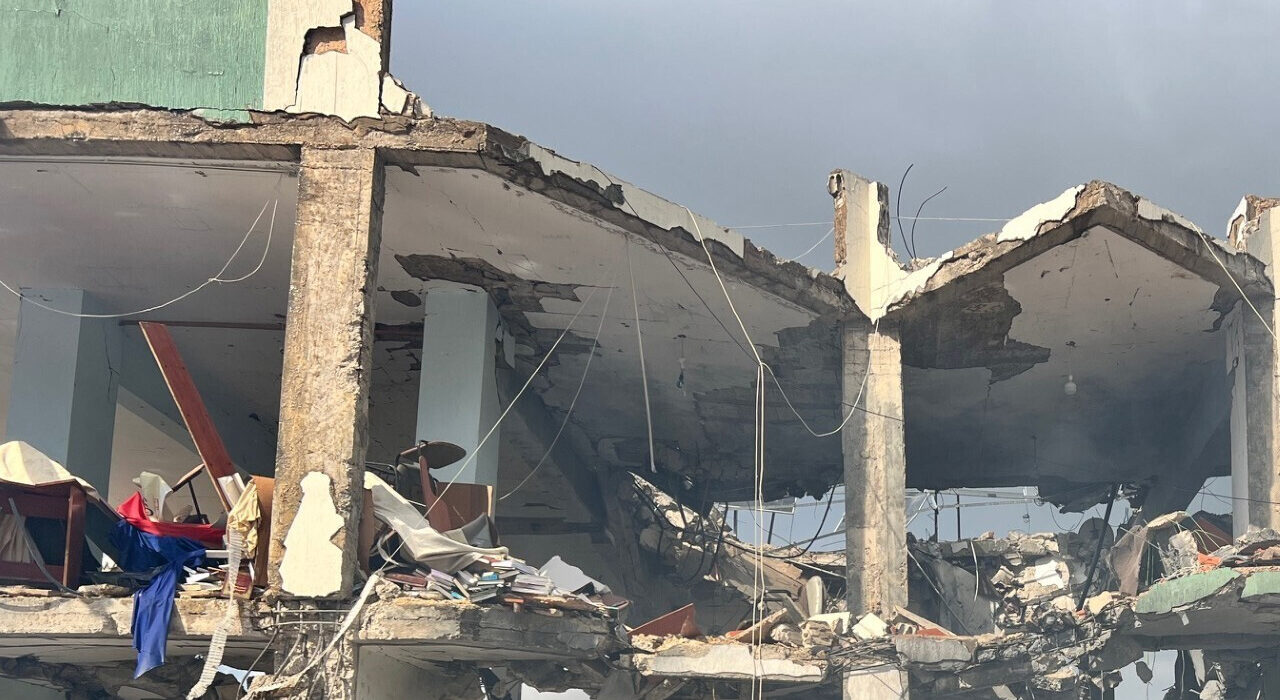 Estados Unidos bombardea objetivos en Irán tras ataques a buques en el estrecho de Ormuz