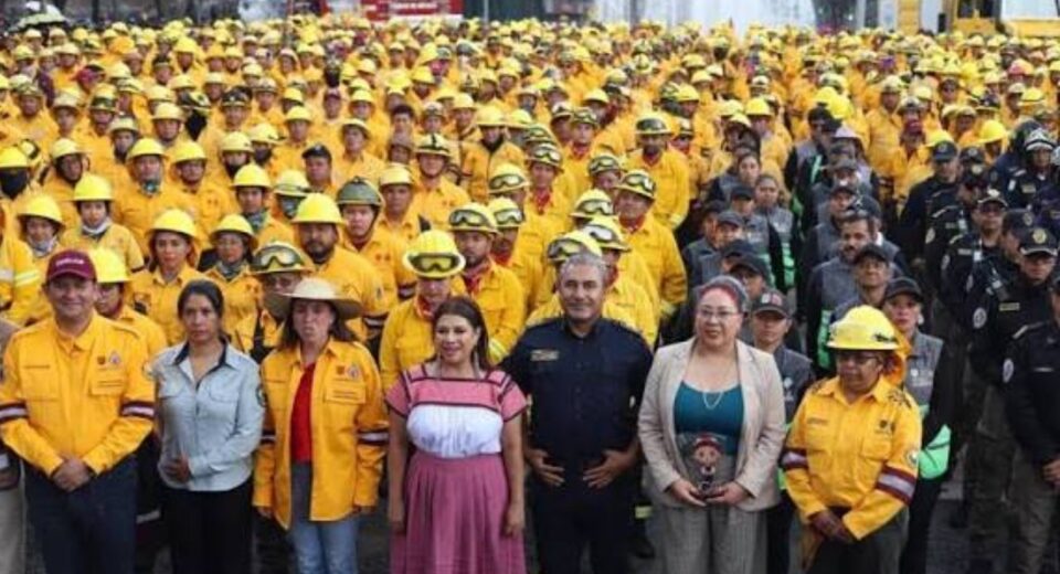 México despliega 104 brigadistas para apoyar a Canadá ante la ola de incendios forestales