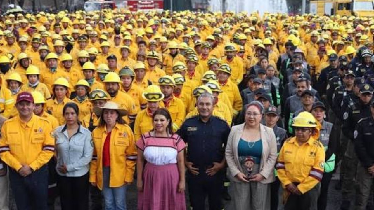 México despliega 104 brigadistas para apoyar a Canadá ante la ola de incendios forestales