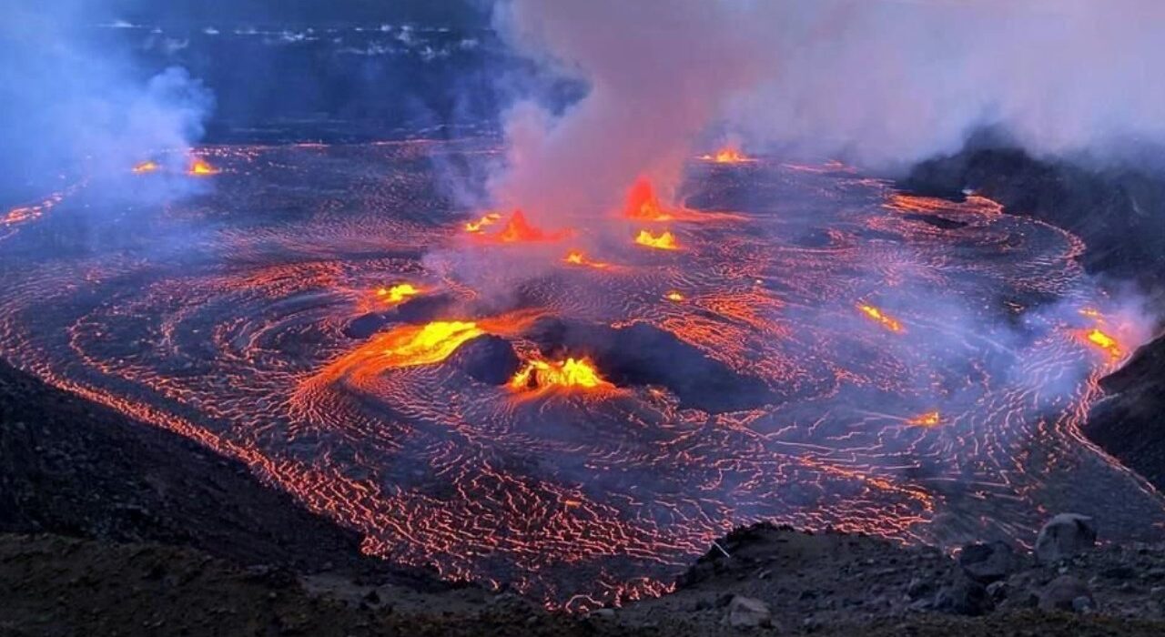 Volcán Kilauea registra una nueva erupción en Hawái con columnas de lava de más de 150 metros