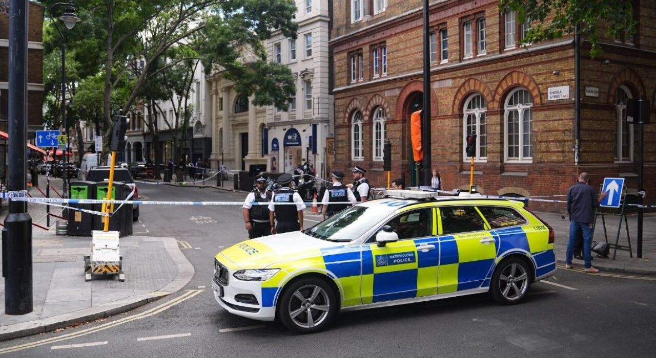 Ataque con arma blanca en Londres deja cuatro heridos; autoridades descartan un acto terrorista
