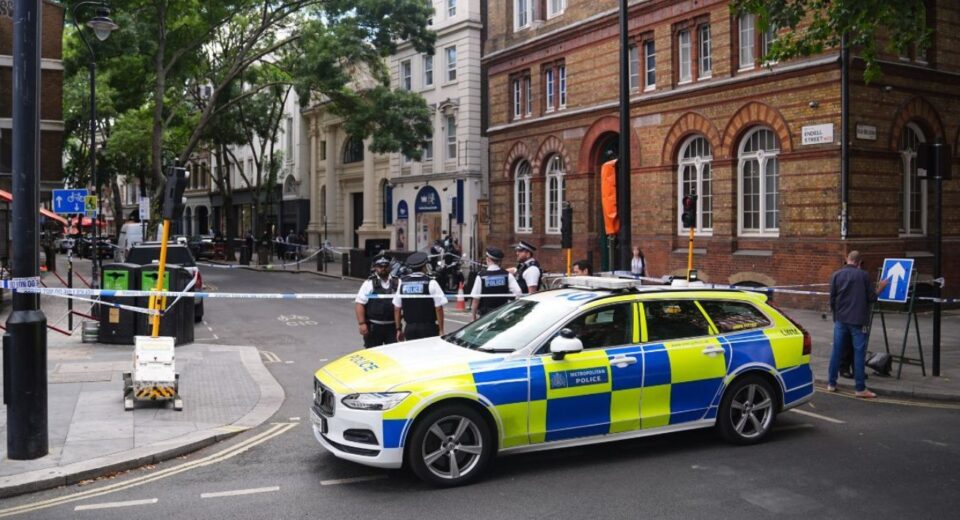 Ataque con arma blanca en Londres deja cuatro heridos; autoridades descartan un acto terrorista