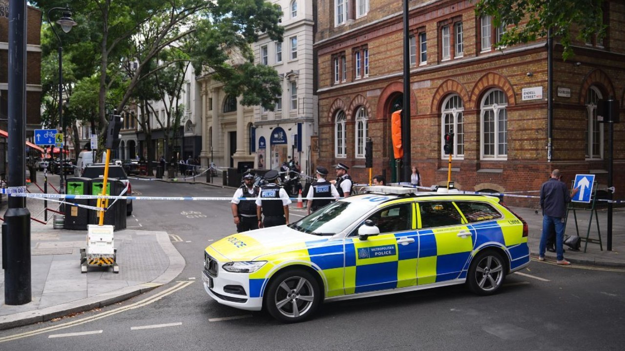 Ataque con arma blanca en Londres deja cuatro heridos; autoridades descartan un acto terrorista