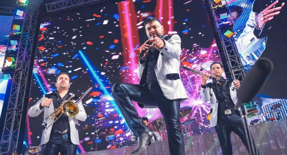 Banda El Recodo evacúa hotel