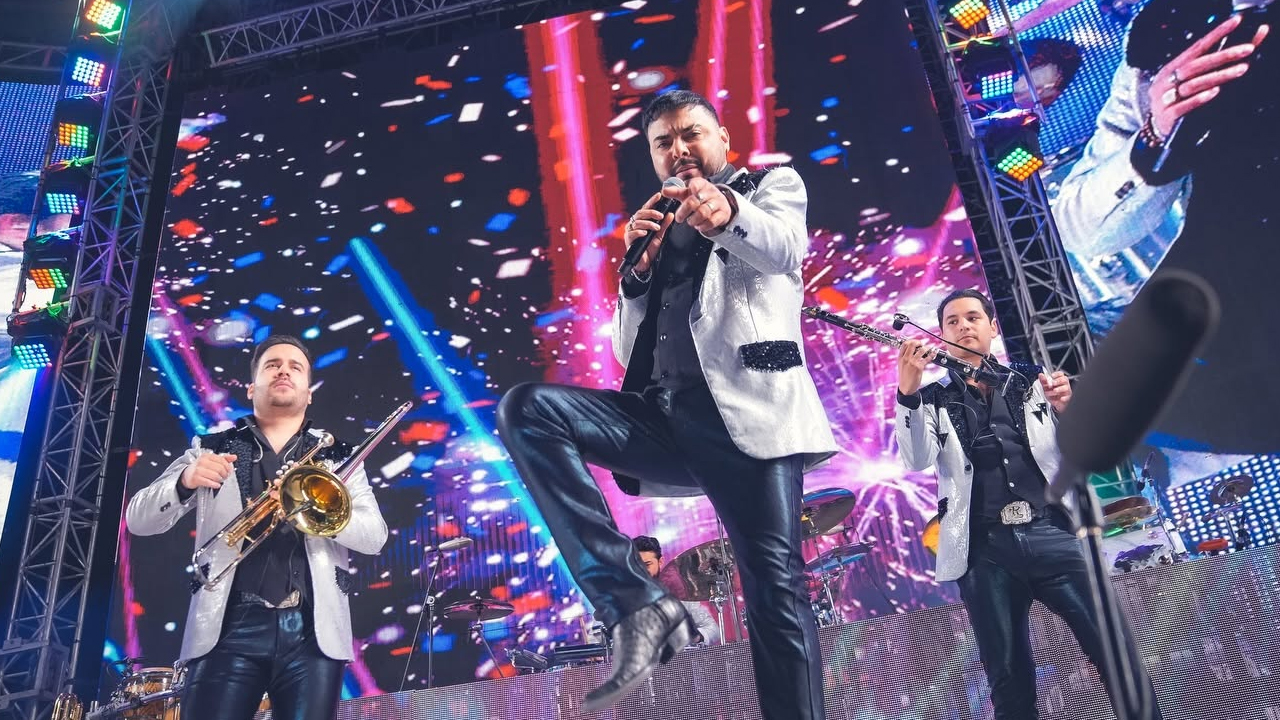 Banda El Recodo evacúa hotel