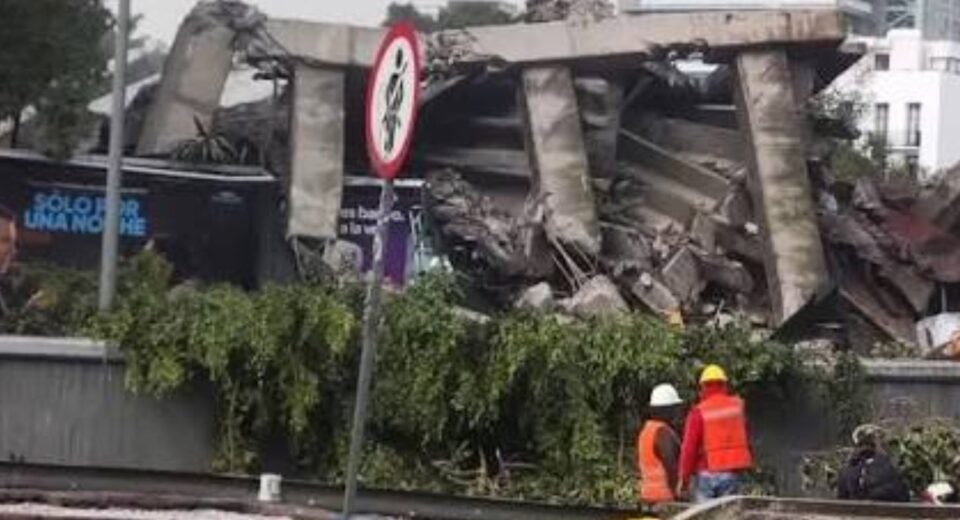 Derrumbe en la Escandón: inmueble colapsa y escombros caen sobre Viaducto Miguel Alemán