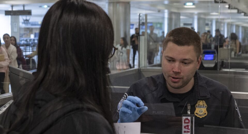 EE.UU. ampliará revisión de redes sociales a solicitantes de visas, incluidos periodistas extranjerosEE.UU. ampliará revisión de redes sociales a solicitantes de visas, incluidos periodistas extranjeros