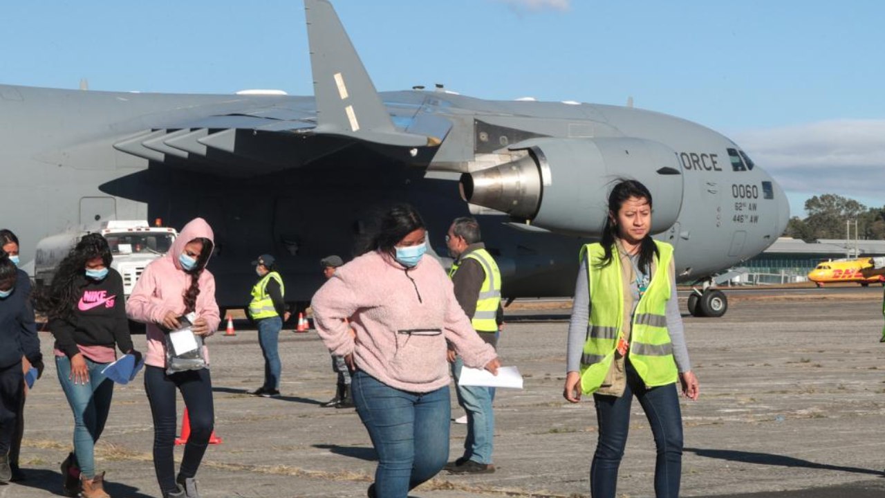 EE.UU. contratará empresa para localizar a migrantes deportados y cobrar multas pendientes en México y Centroamérica