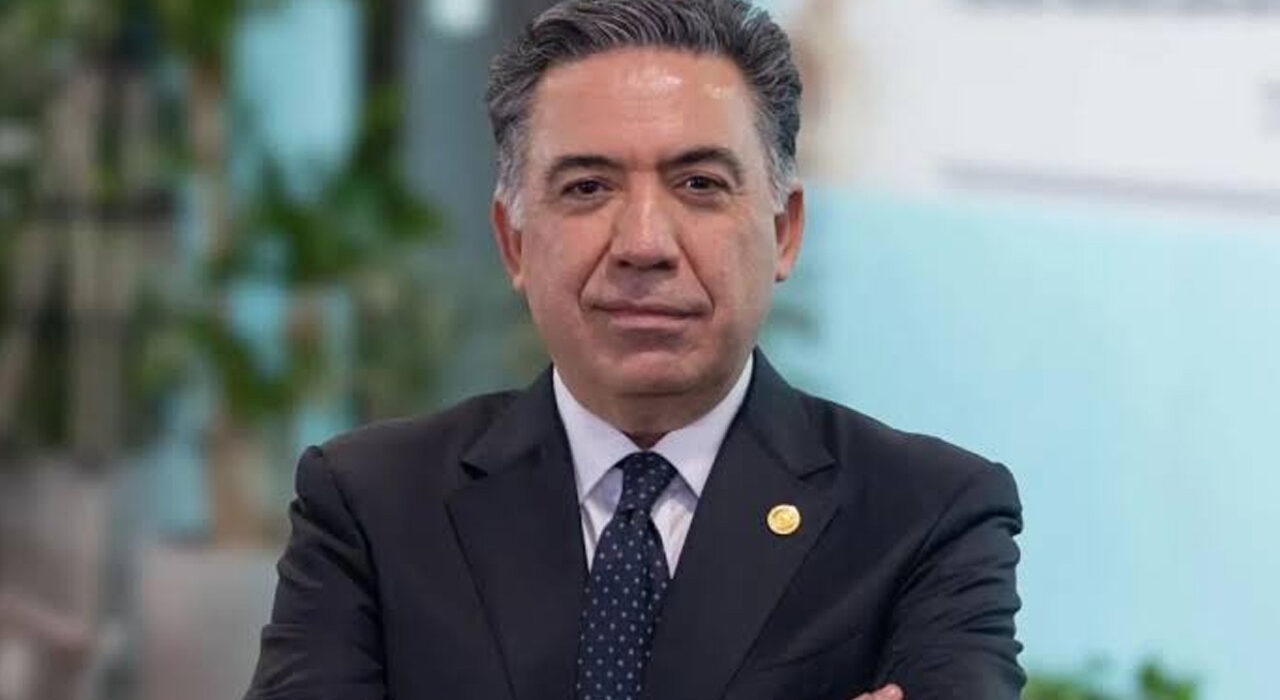 Enrique Inzunza deja la bancada de Morena en el Senado y se declara independiente