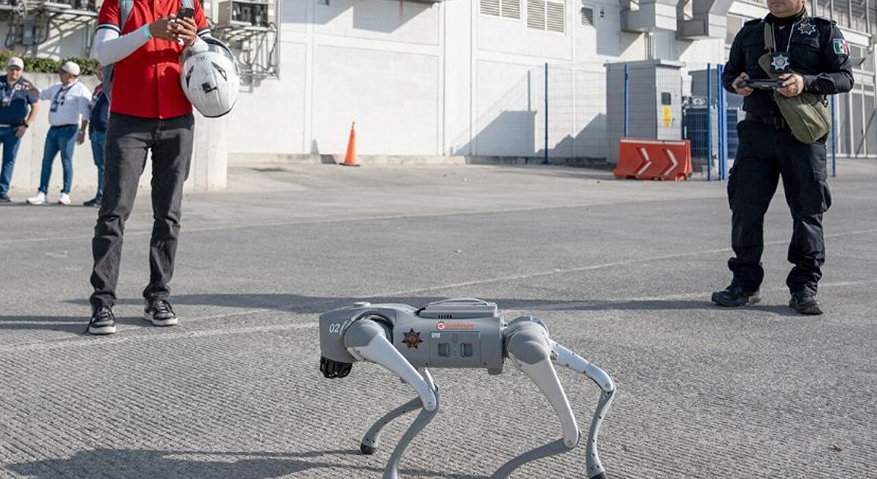 ICE contempla gastar 2 millones de dólares en perros robot para operativos de riesgo