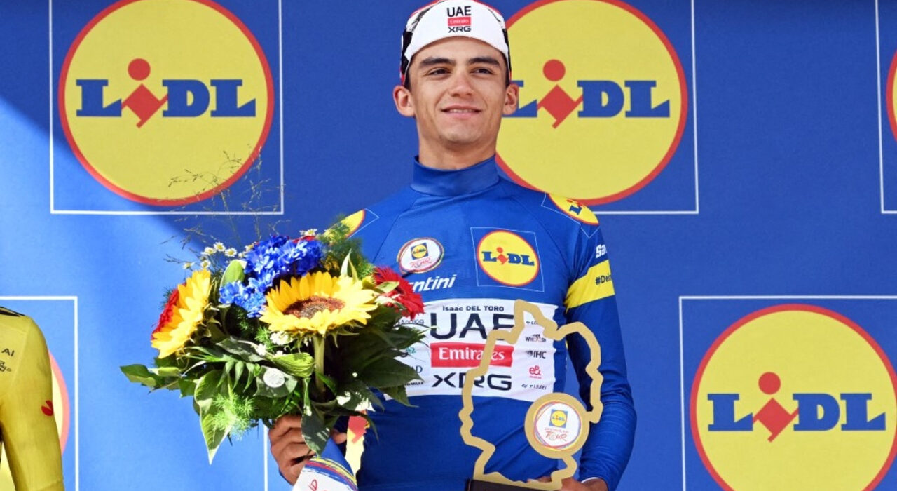 Isaac del Toro alcanza 32 victorias