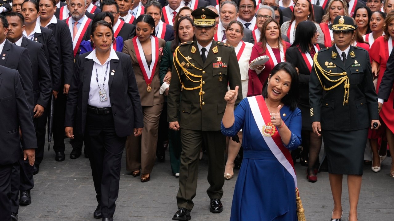 Keiko Fujimori inicia su mandato con 60% de aprobación en Perú