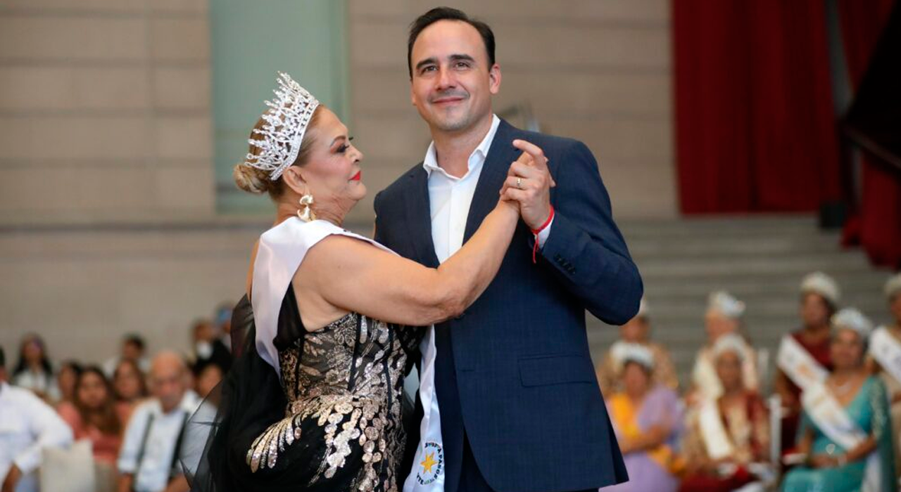 Manolo Jiménez corona a Rosa María Leos en Torreón