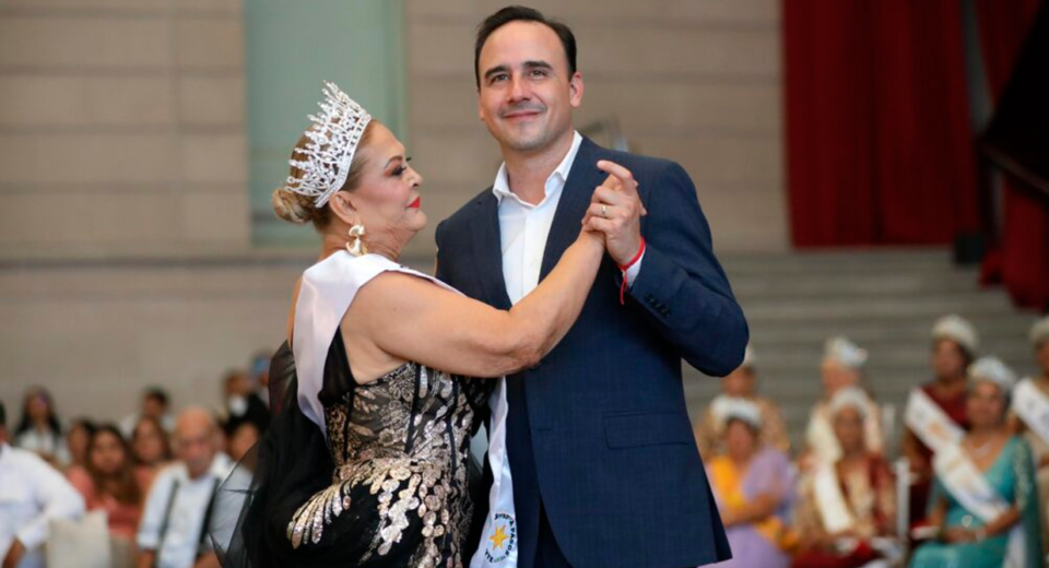 Manolo Jiménez corona a Rosa María Leos en Torreón