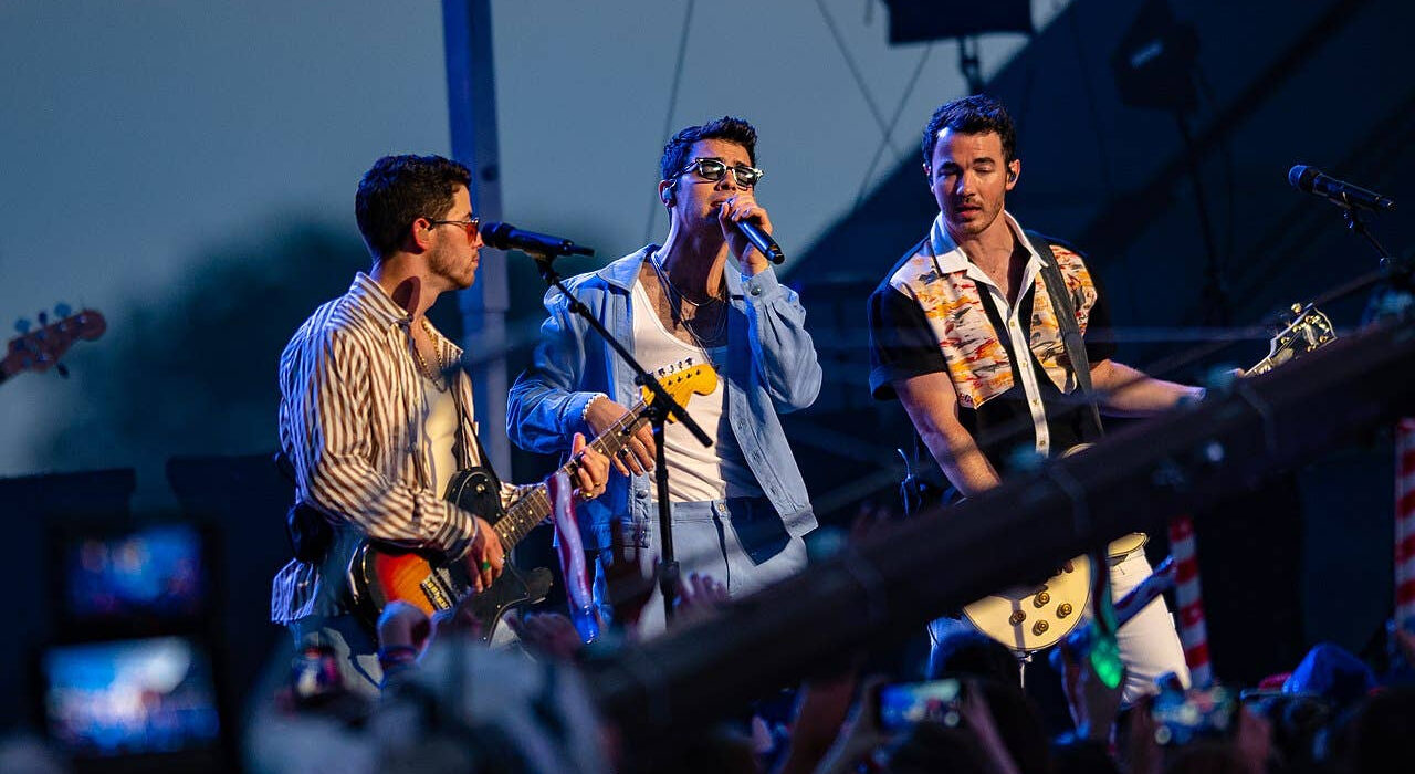 NFL anuncia a los Jonas Brothers