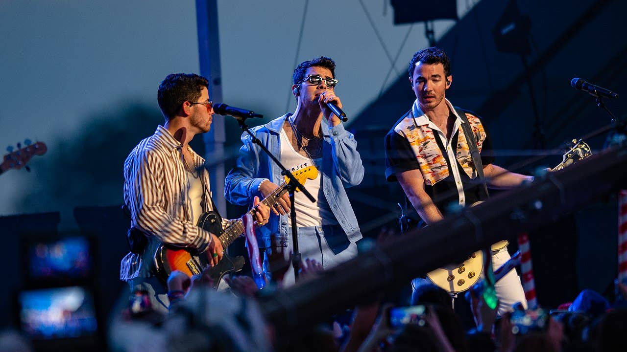 NFL anuncia a los Jonas Brothers