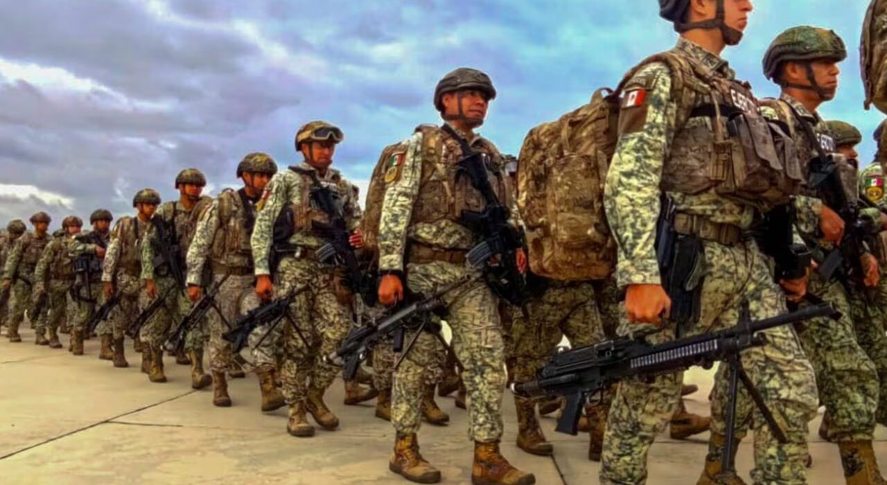 Refuerzan seguridad en la zona aguacatera de Michoacán con más de mil 500 militares tras suspensión de exportaciones