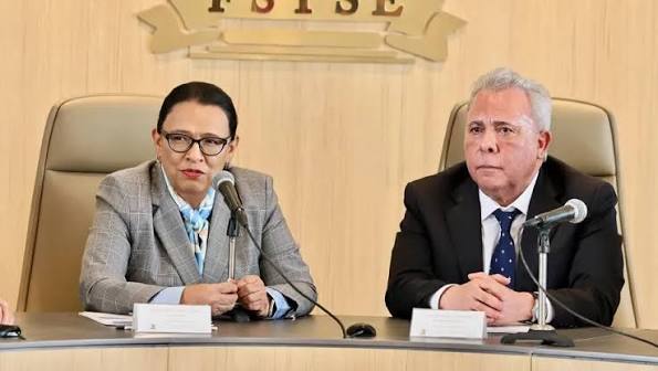 Rosa Icela Rodríguez se reúne con líder de la FSTSE para fortalecer el diálogo con trabajadores
