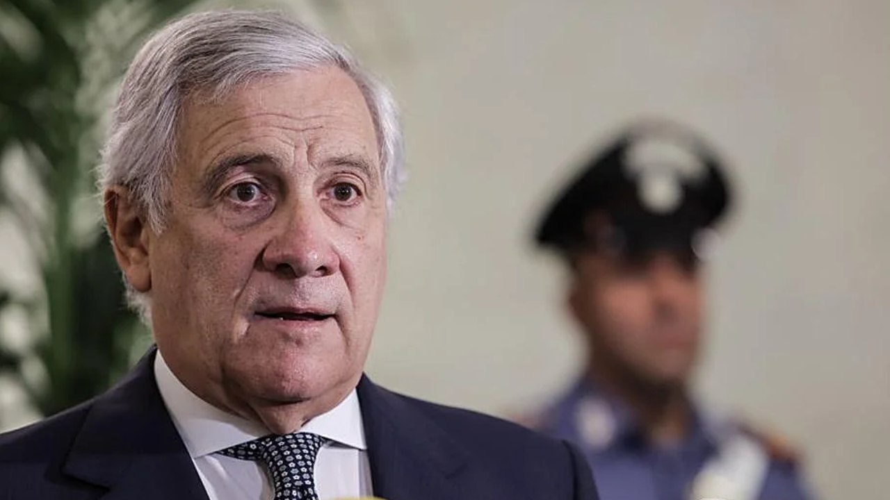 Tajani responde a España: Desembarcos irregulares en Italia caen un 80%